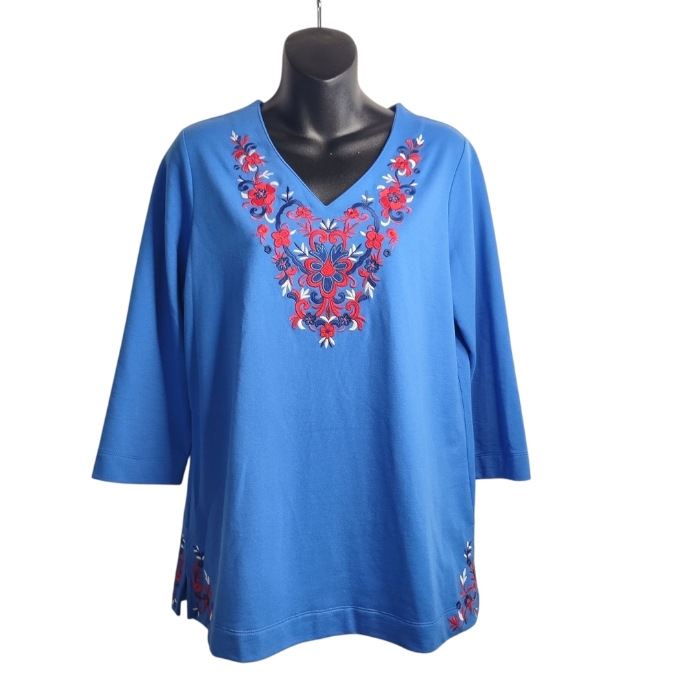Susan Graver Weekend Embroidered Flower Stretch V-Neck Top Sz XS Blue 3/4sleeve